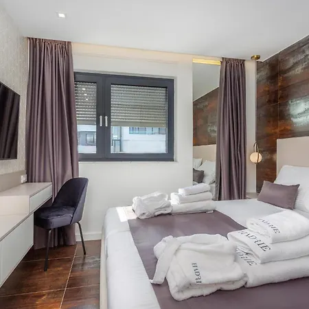 Amazing In Zidarici With Wifi Apartment