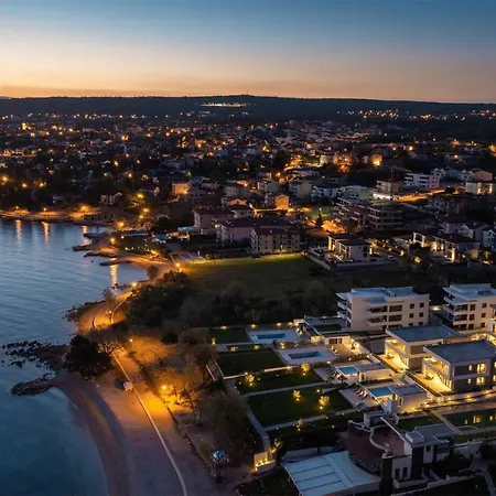 2 Bedroom Awesome In Zidarici Apartamento *