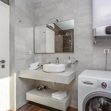 2 Bedroom Awesome In Zidarici