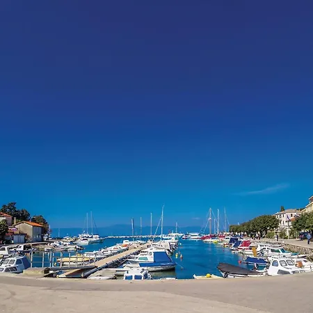 2 Bedroom Awesome In Zidarici Apartamento *