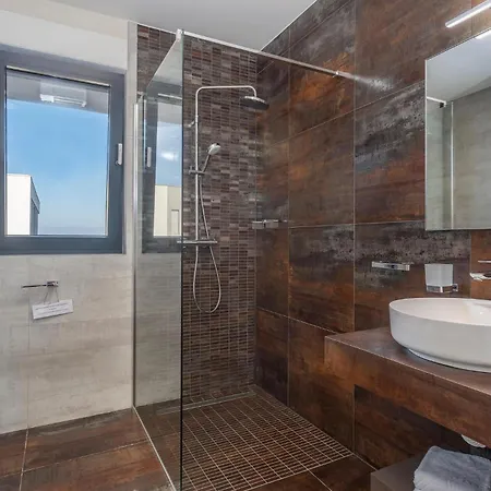2 Bedroom Awesome In Zidarici