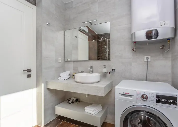 2 Bedroom Awesome In Zidarici