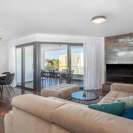 Apartamento Amazing In Zidarici With Wifi